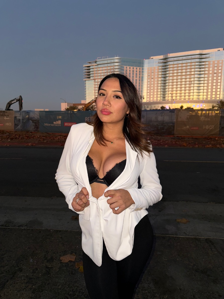 Take a pause and enjoy Ali Cruz — streaming from Santa Cruz de la Sierra