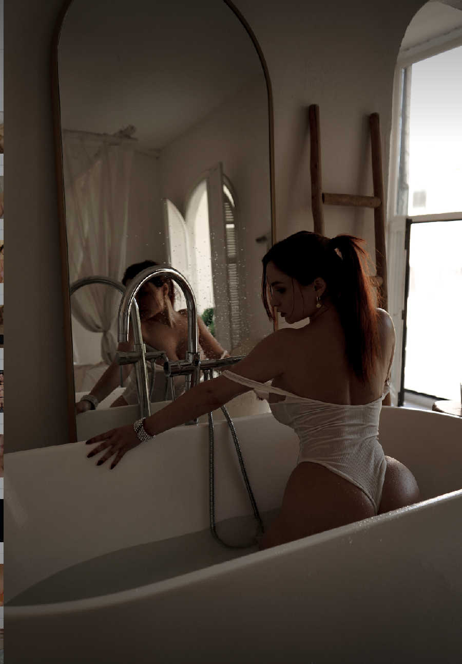 A playful frame from Miranda Faith nude — online in Santa Cruz de la Sierra