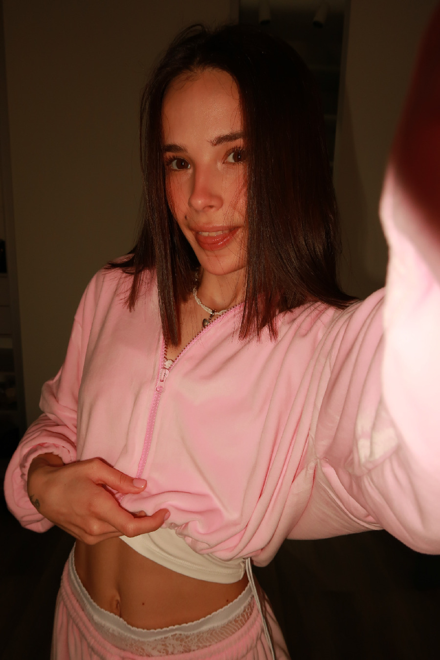 Tina brings the glow — live moments in Santa Cruz de la Sierra